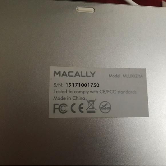 Macally Premium Wired Mac Keyboard used only a few times in excellent condition - Picture 6 of 8